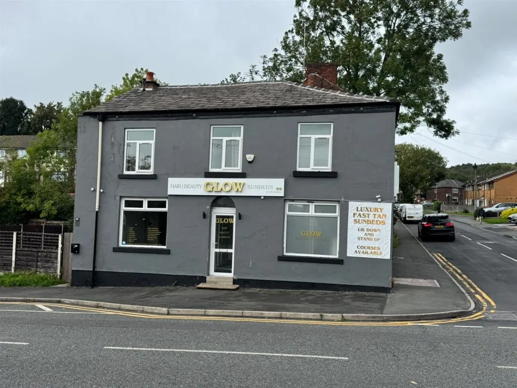 3 bed flat to rent, Wakefield Road, Stalybridge, SK15