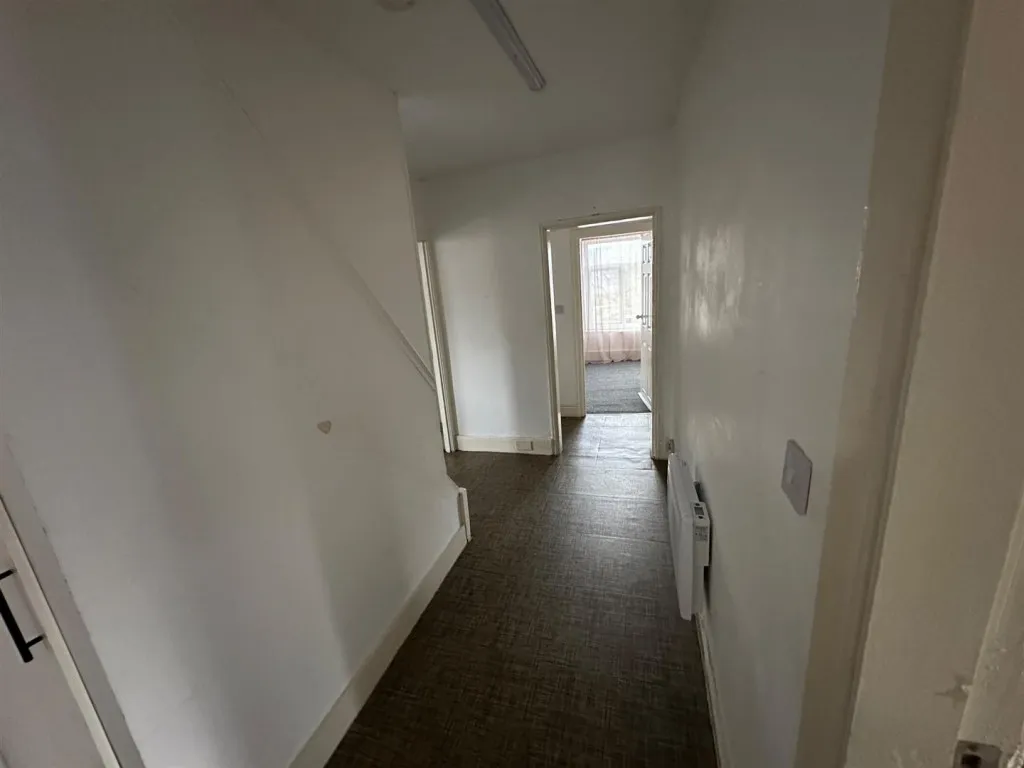 Wakefield Road, Stalybridge, SK15, photo 5