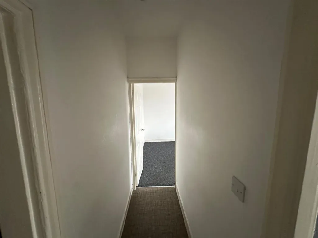 Wakefield Road, Stalybridge, SK15, photo 10