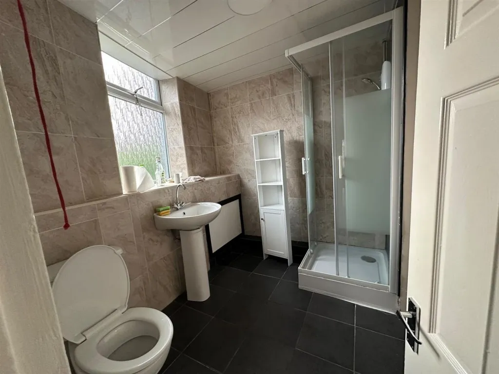 Wakefield Road, Stalybridge, SK15, photo 15