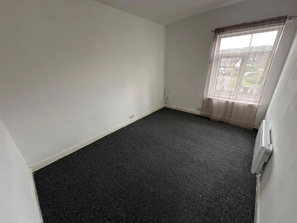 Wakefield Road, Stalybridge, SK15, photo 11