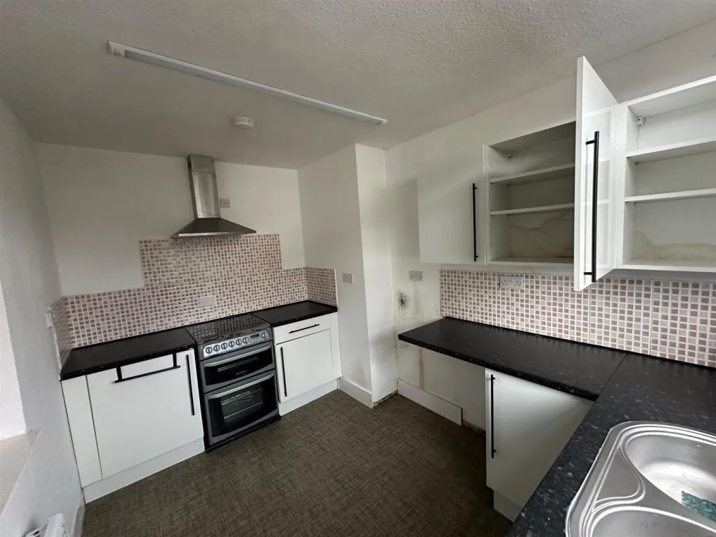Wakefield Road, Stalybridge, SK15, photo 17