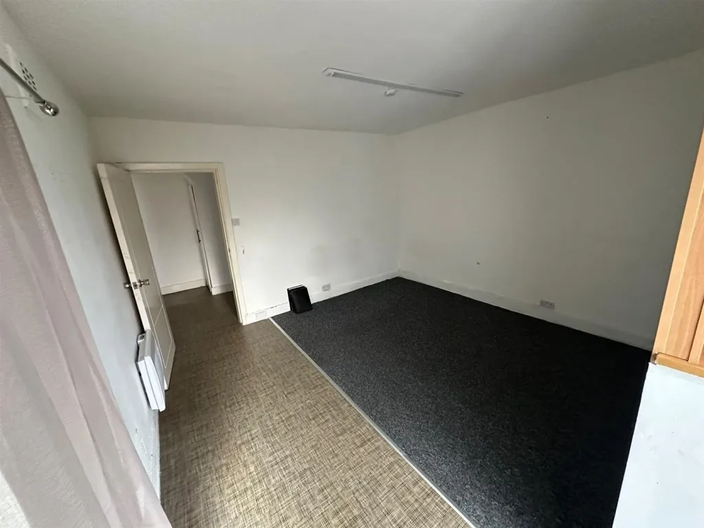 Wakefield Road, Stalybridge, SK15, photo 6