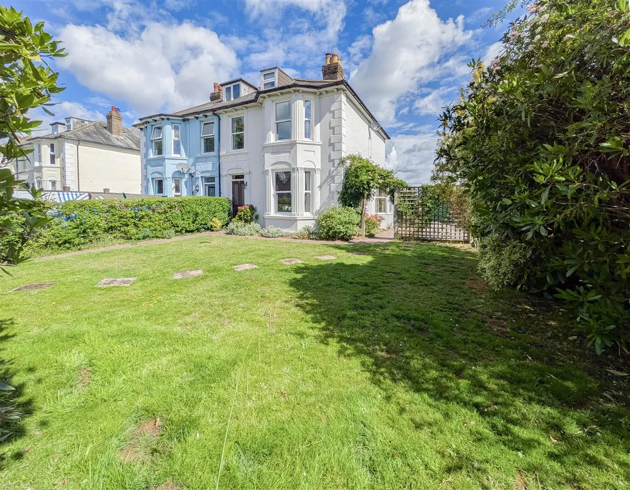 3 bed house for sale — Framfield Road, Uckfield, TN22 5AH