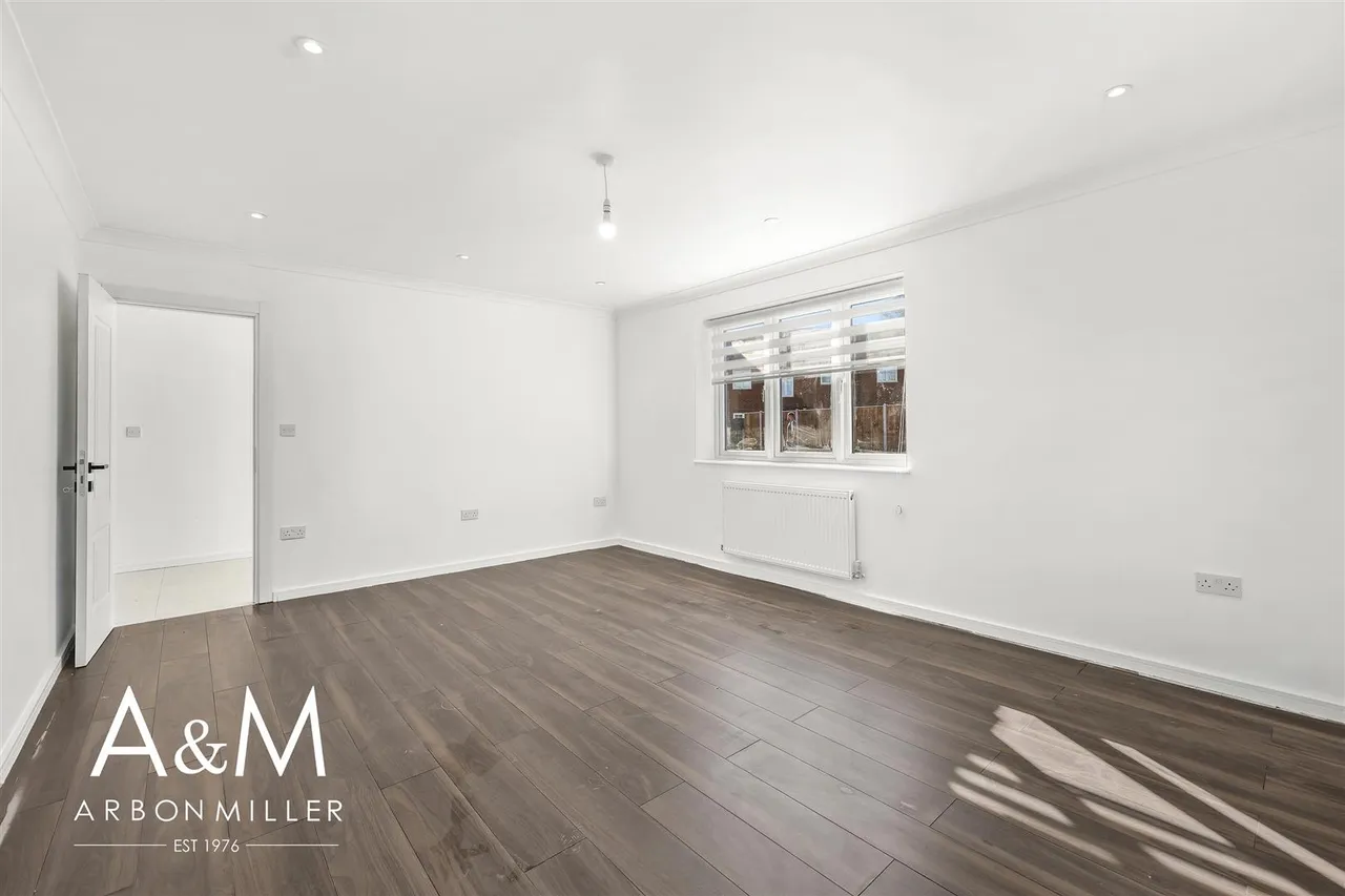 Heath Park Road, Romford, Essex, RM25UB, photo 5