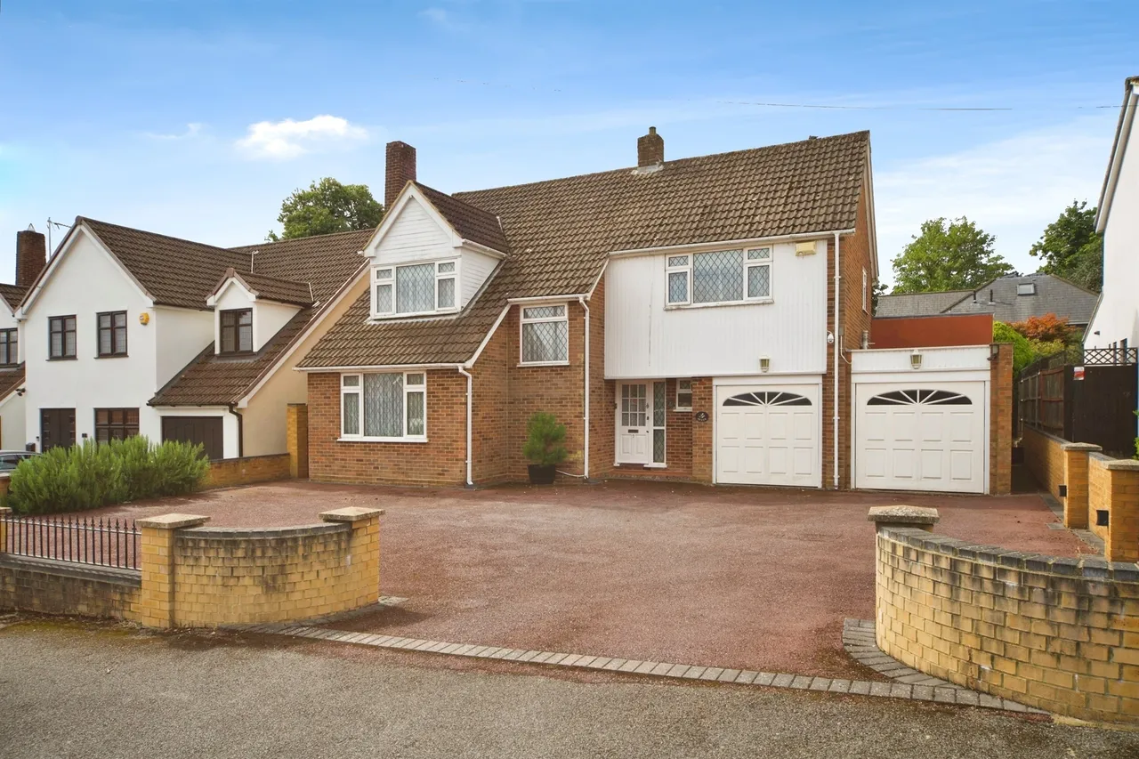 4 bed house for sale — Woodstock Road, Broxbourne