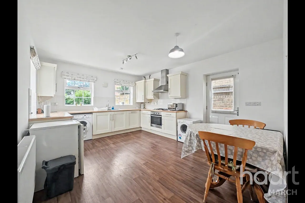 St James Close, Chatteris, PE16, photo 2