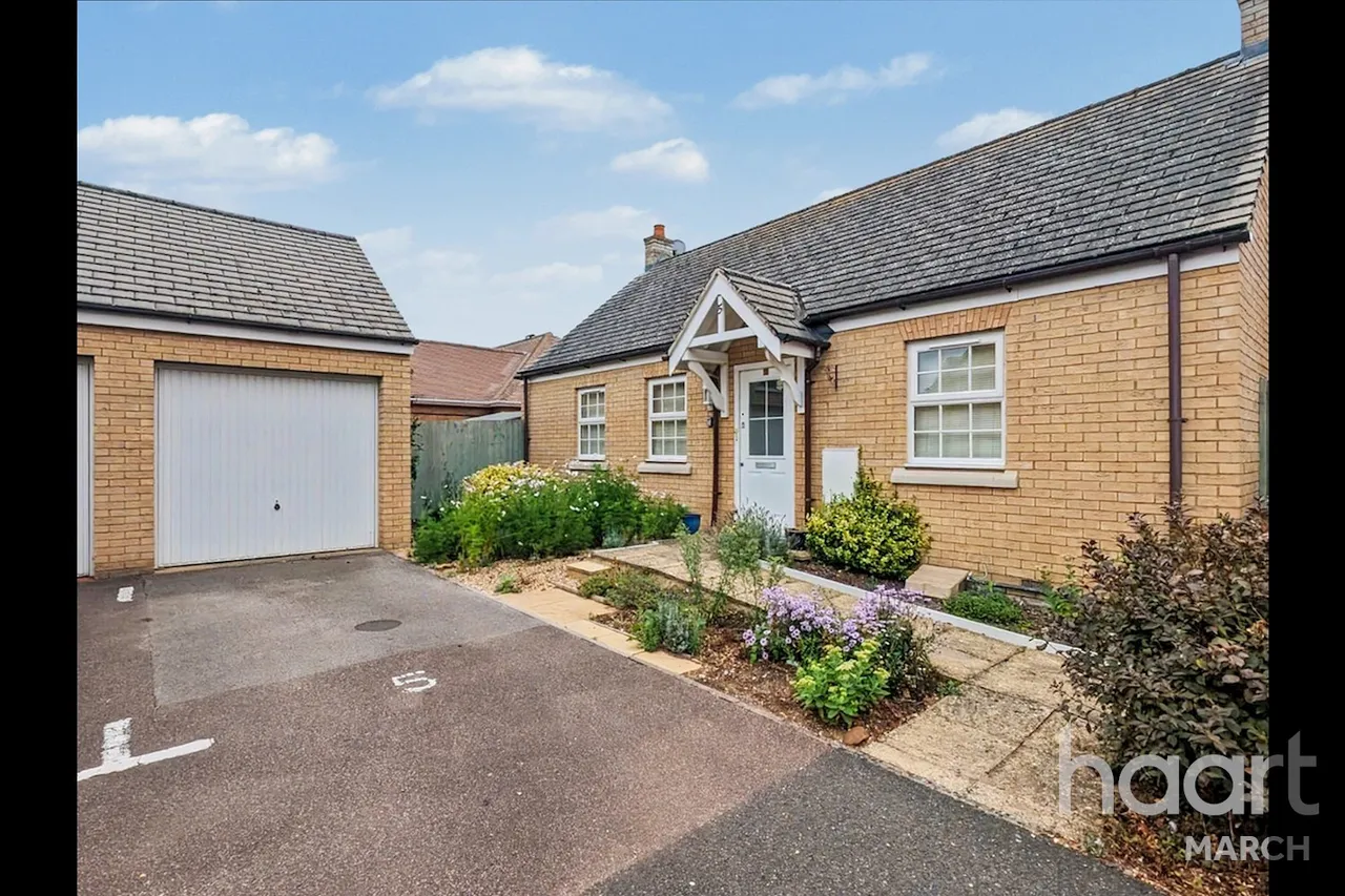2 bed house for sale, St James Close, Chatteris, PE16