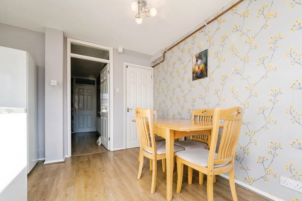 Midhurst Close, Hornchurch, RM12, photo 11