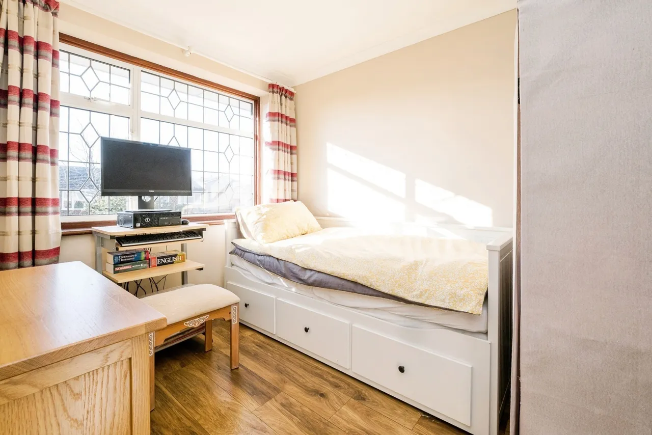 Midhurst Close, Hornchurch, RM12, photo 14