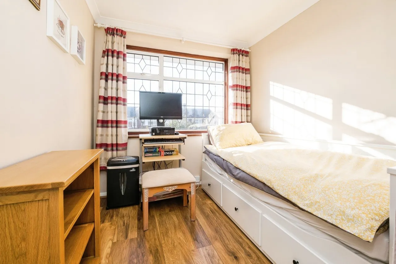 Midhurst Close, Hornchurch, RM12, photo 9