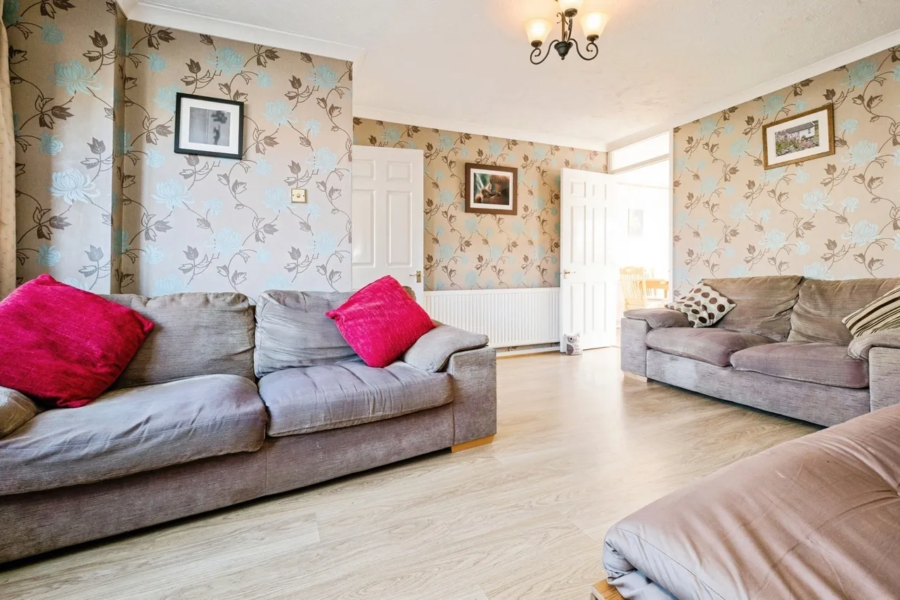 Midhurst Close, Hornchurch, RM12, photo 6