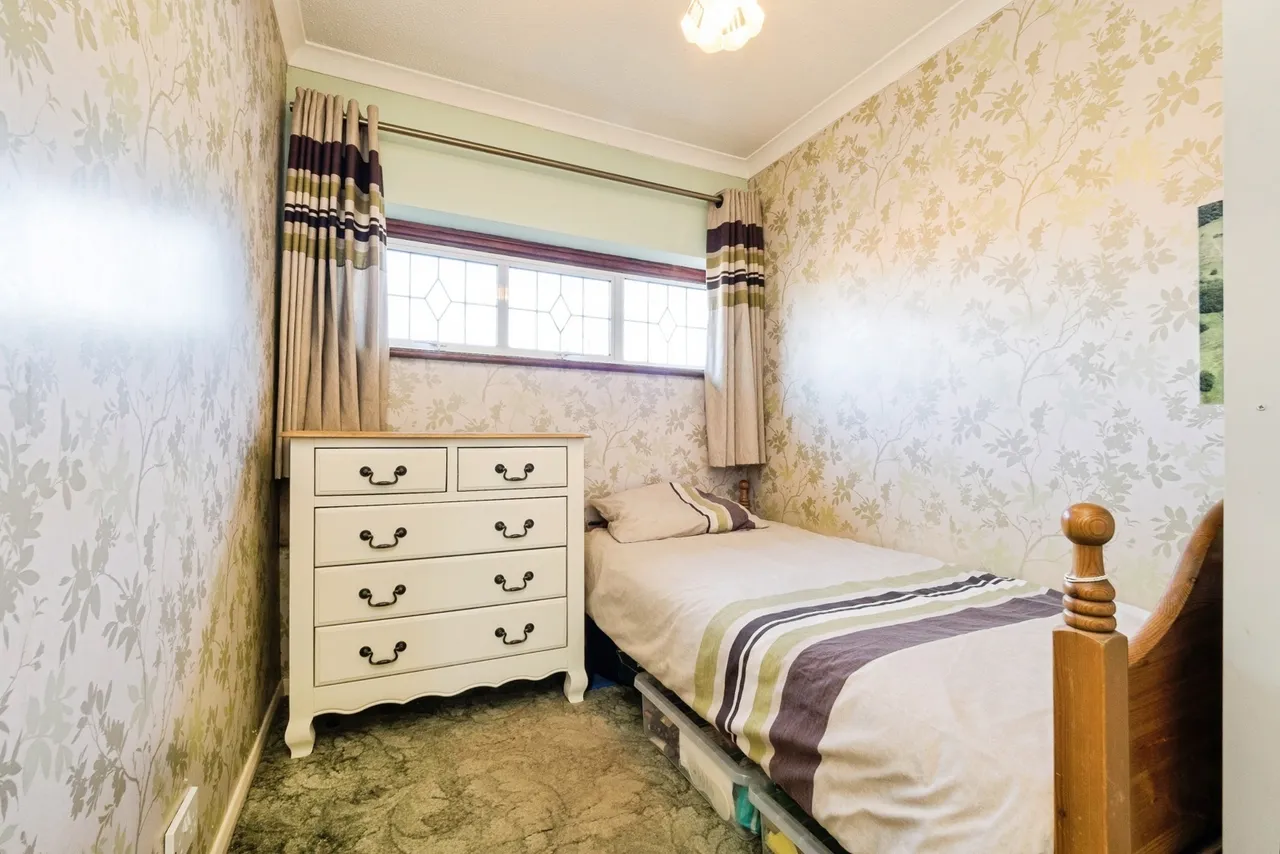 Midhurst Close, Hornchurch, RM12, photo 8