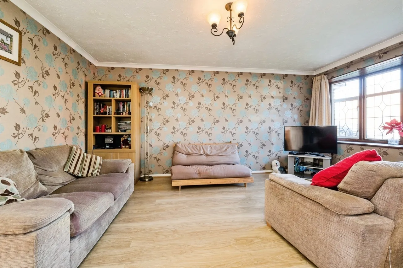 Midhurst Close, Hornchurch, RM12, photo 5