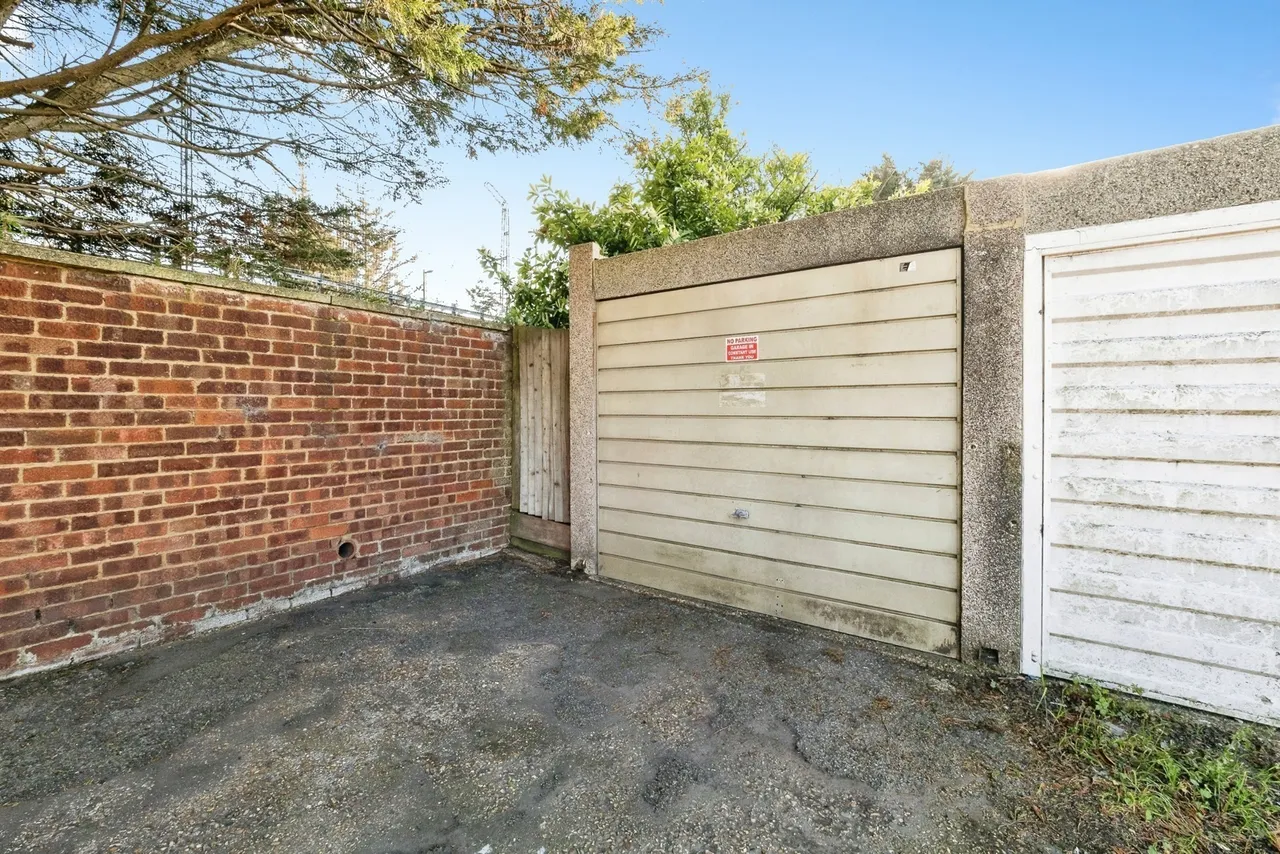 Midhurst Close, Hornchurch, RM12, photo 7