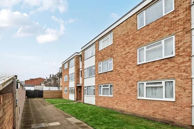 Tolworth Rise South, Surbiton, KT5, photo 13