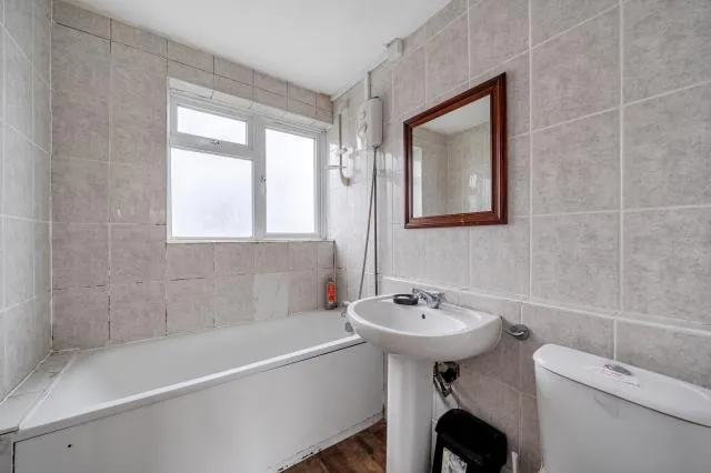 Tolworth Rise South, Surbiton, KT5, photo 12