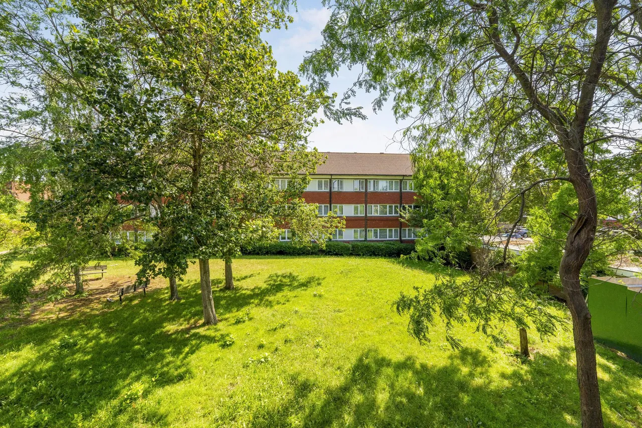 Barnhill Road, Wembley, HA9, photo 6