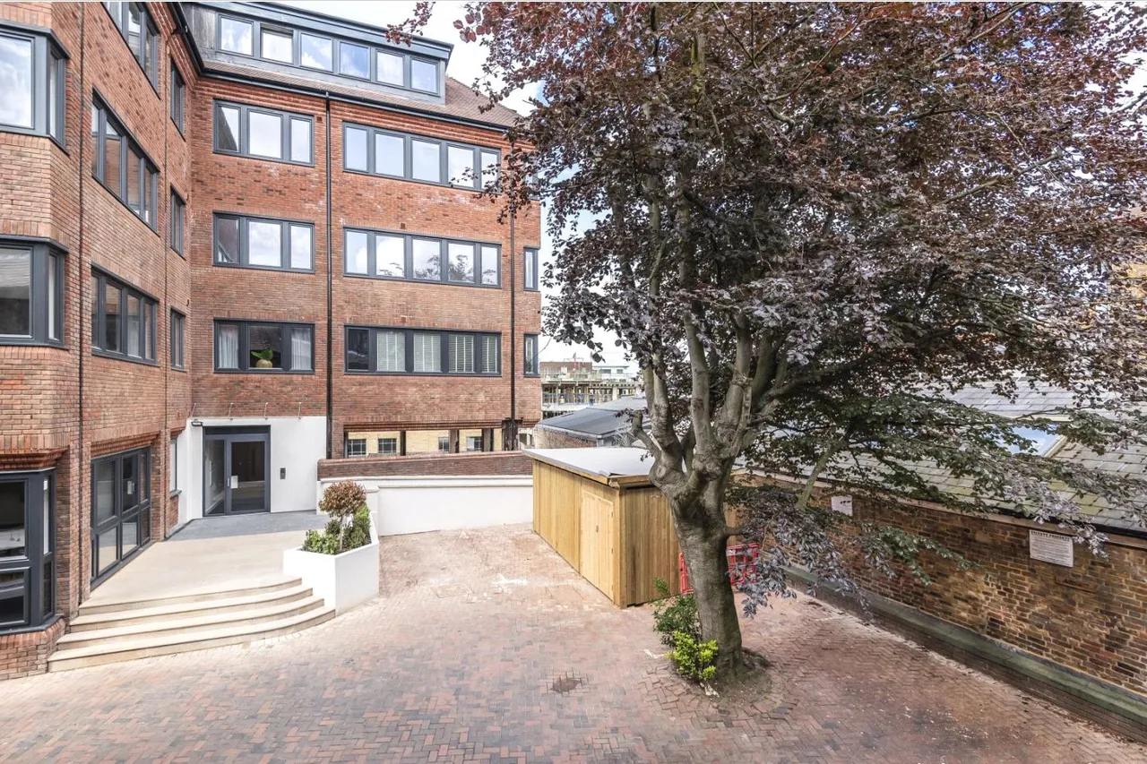 High Street, Uxbridge, UB8, photo 5