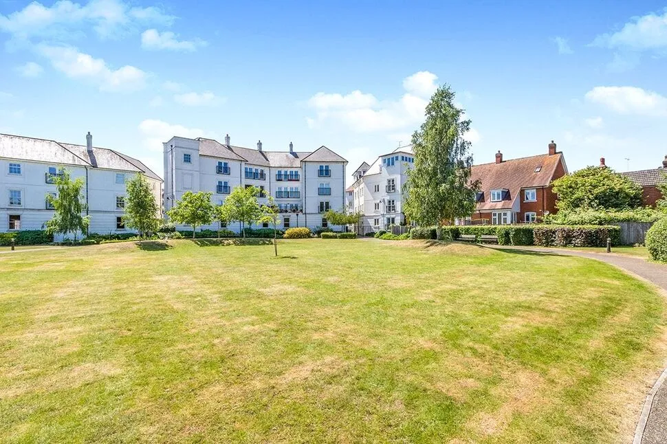 3 bed flat for sale — Old Watling Street, Kent, CT1