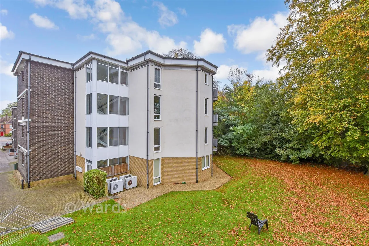 2 bed flat for sale, New Dover Road, Canterbury, CT1