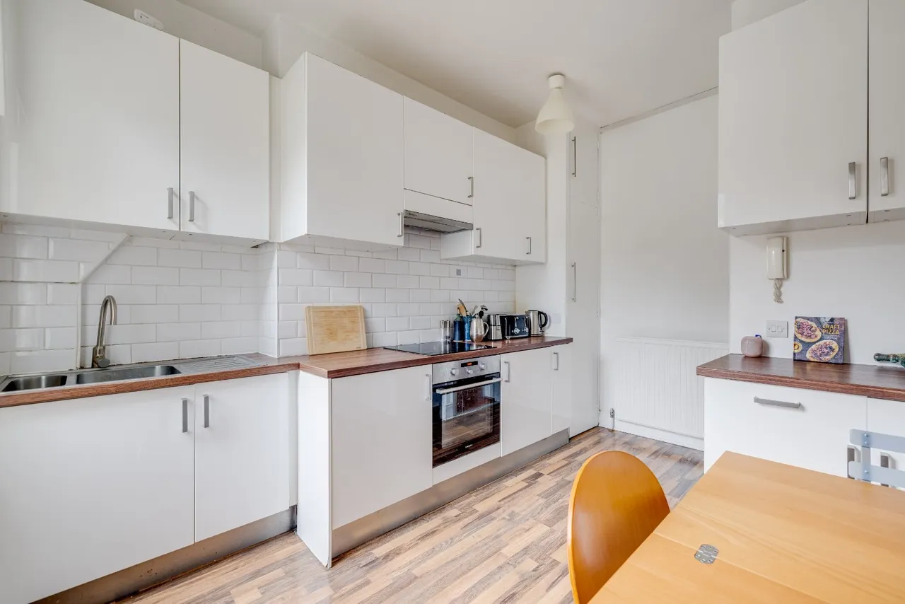Fulham Palace Road, Bishops Park, SW6, photo 6