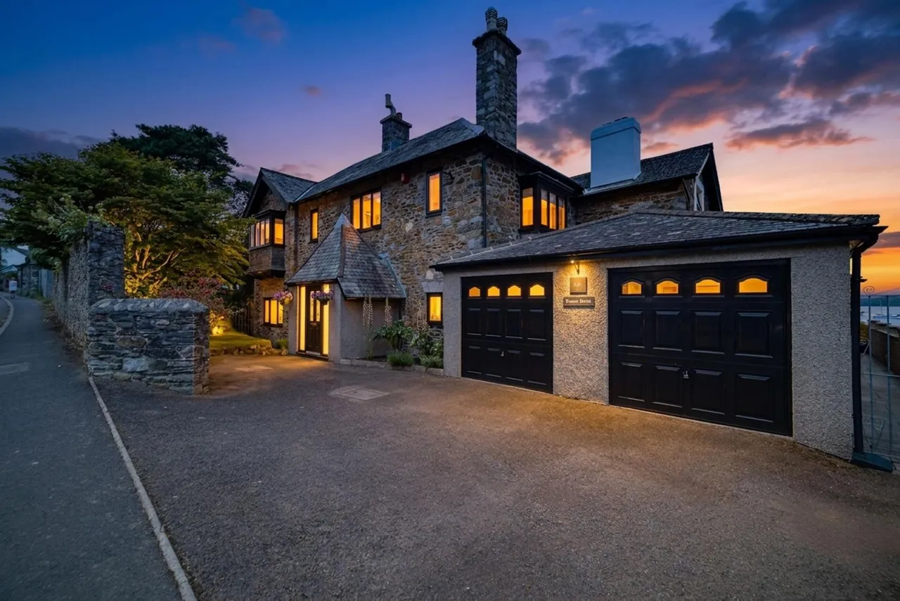 5 bed house for sale, Old Ferry Road, Saltash, PL12