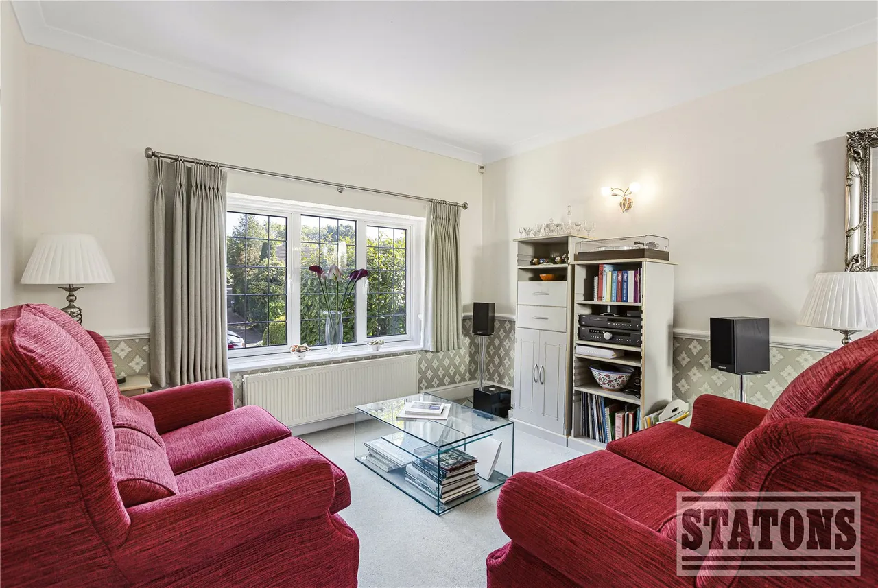 Tolmers Road, Cuffley, Hertfordshire, EN6 4JF, photo 8