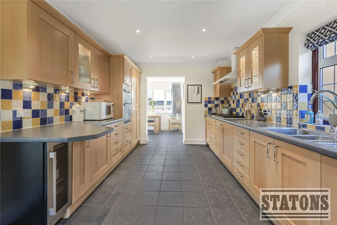 Tolmers Road, Cuffley, Hertfordshire, EN6 4JF, photo 10