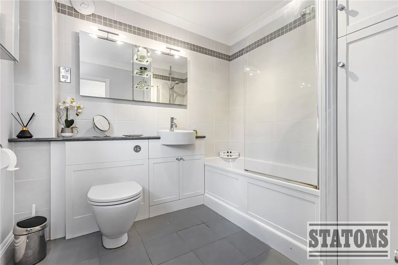 Tolmers Road, Cuffley, Hertfordshire, EN6 4JF, photo 16