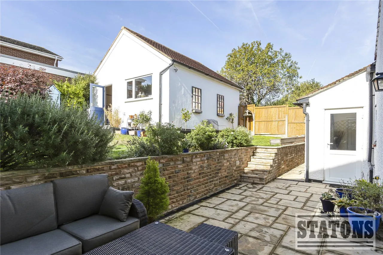 Tolmers Road, Cuffley, Hertfordshire, EN6 4JF, photo 19