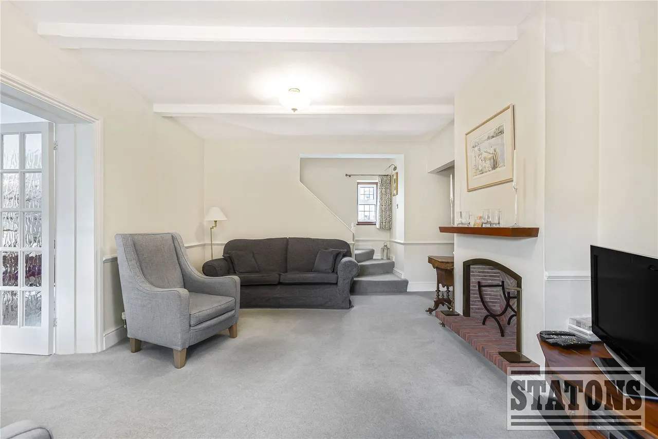 Tolmers Road, Cuffley, Hertfordshire, EN6 4JF, photo 6