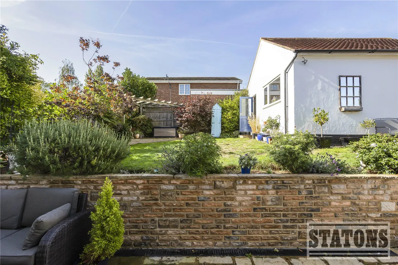 Tolmers Road, Cuffley, Hertfordshire, EN6 4JF, photo 5