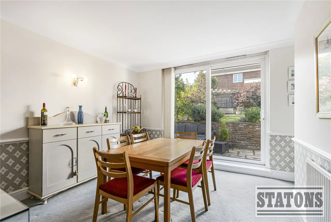 Tolmers Road, Cuffley, Hertfordshire, EN6 4JF, photo 9
