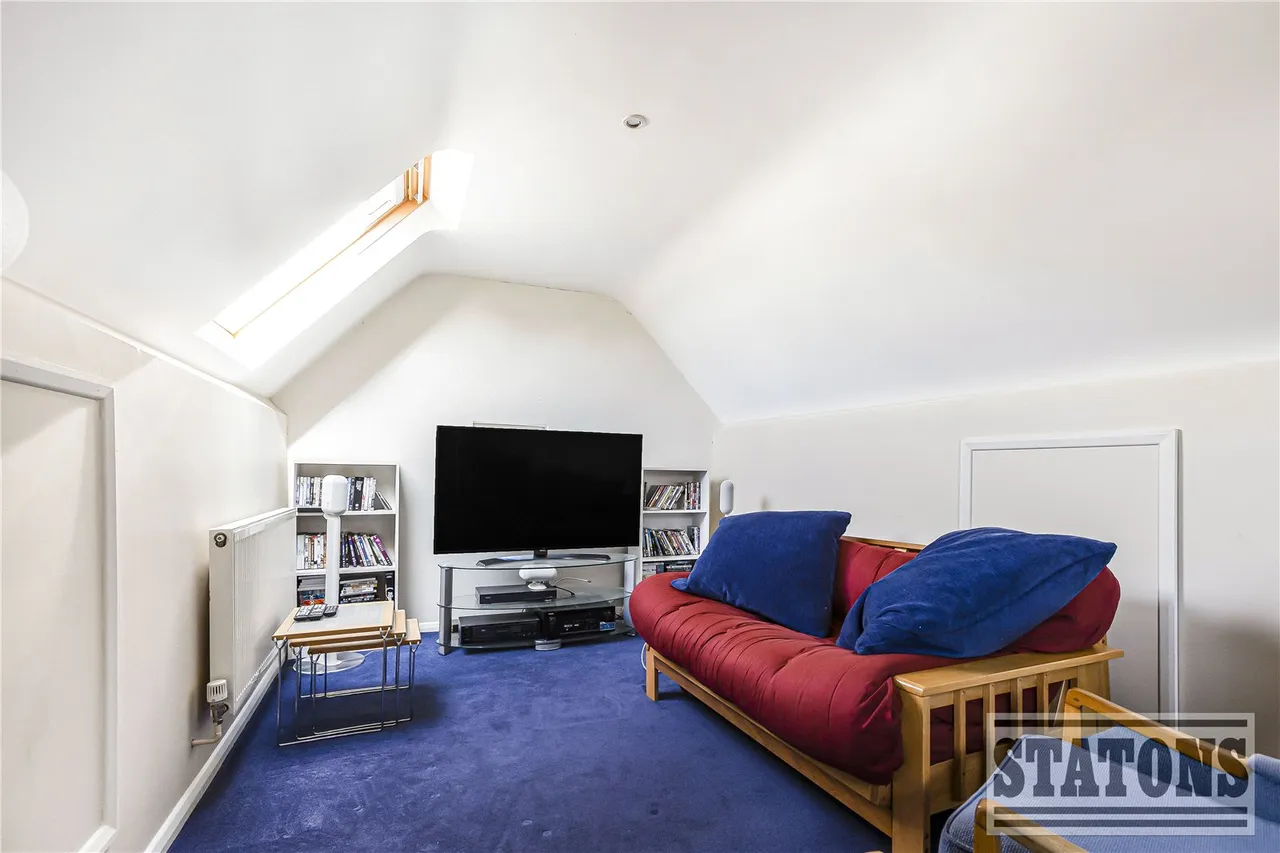 Tolmers Road, Cuffley, Hertfordshire, EN6 4JF, photo 17