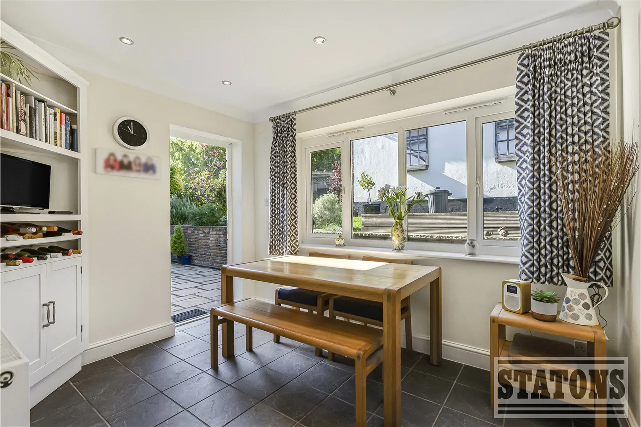 Tolmers Road, Cuffley, Hertfordshire, EN6 4JF, photo 11