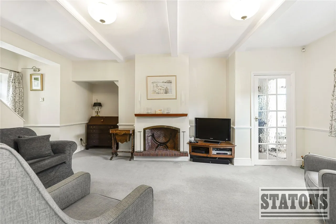 Tolmers Road, Cuffley, Hertfordshire, EN6 4JF, photo 2
