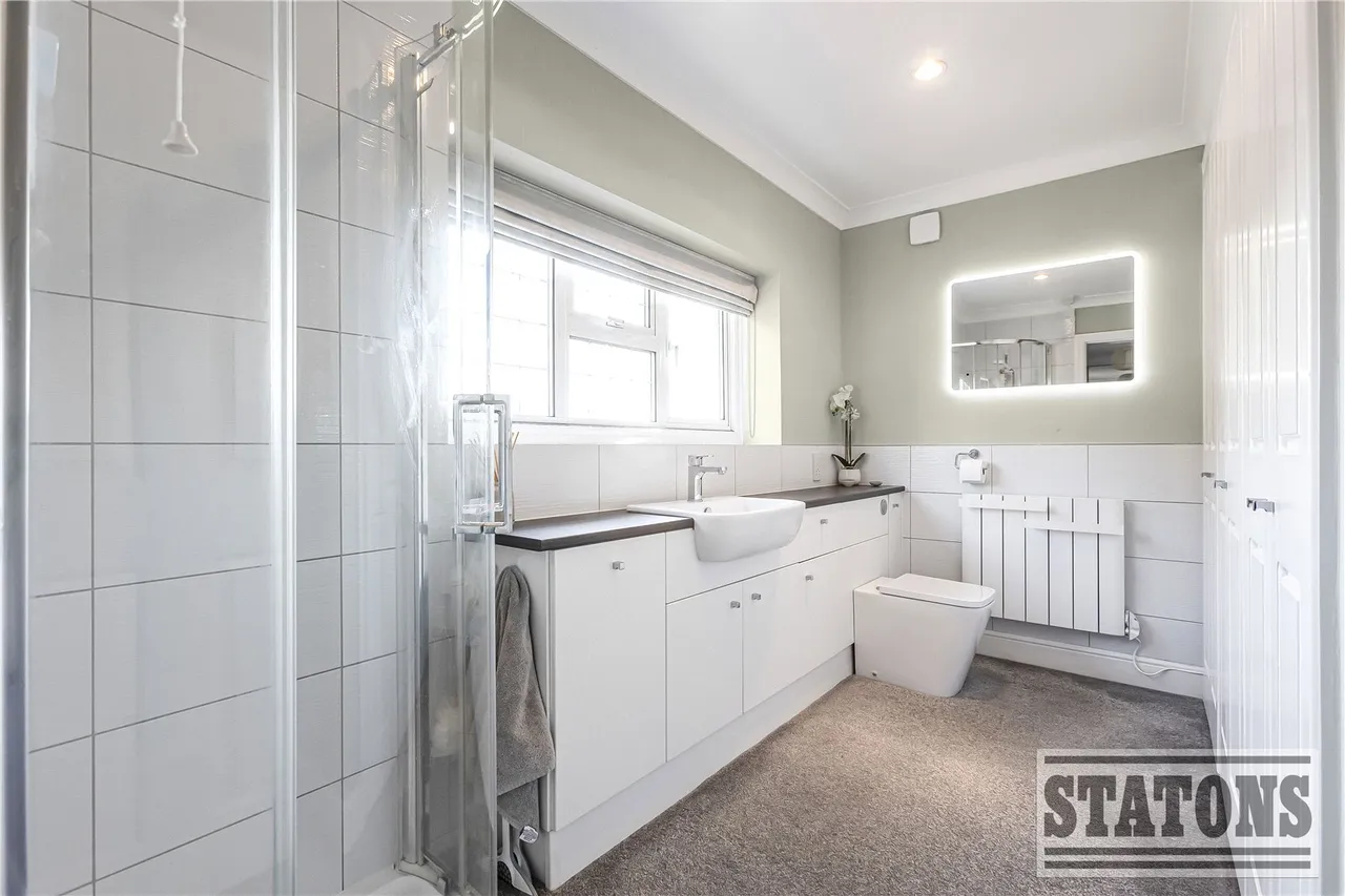 Tolmers Road, Cuffley, Hertfordshire, EN6 4JF, photo 12