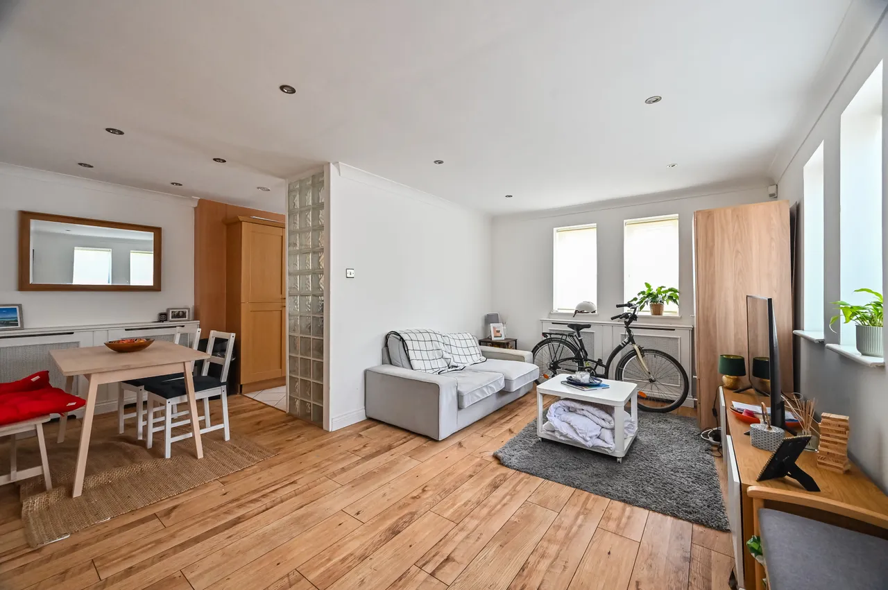 2 bed flat for sale, London, E1W