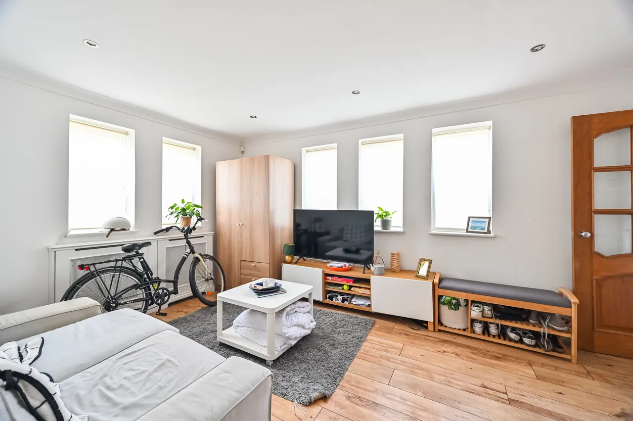 London, E1W, photo 6