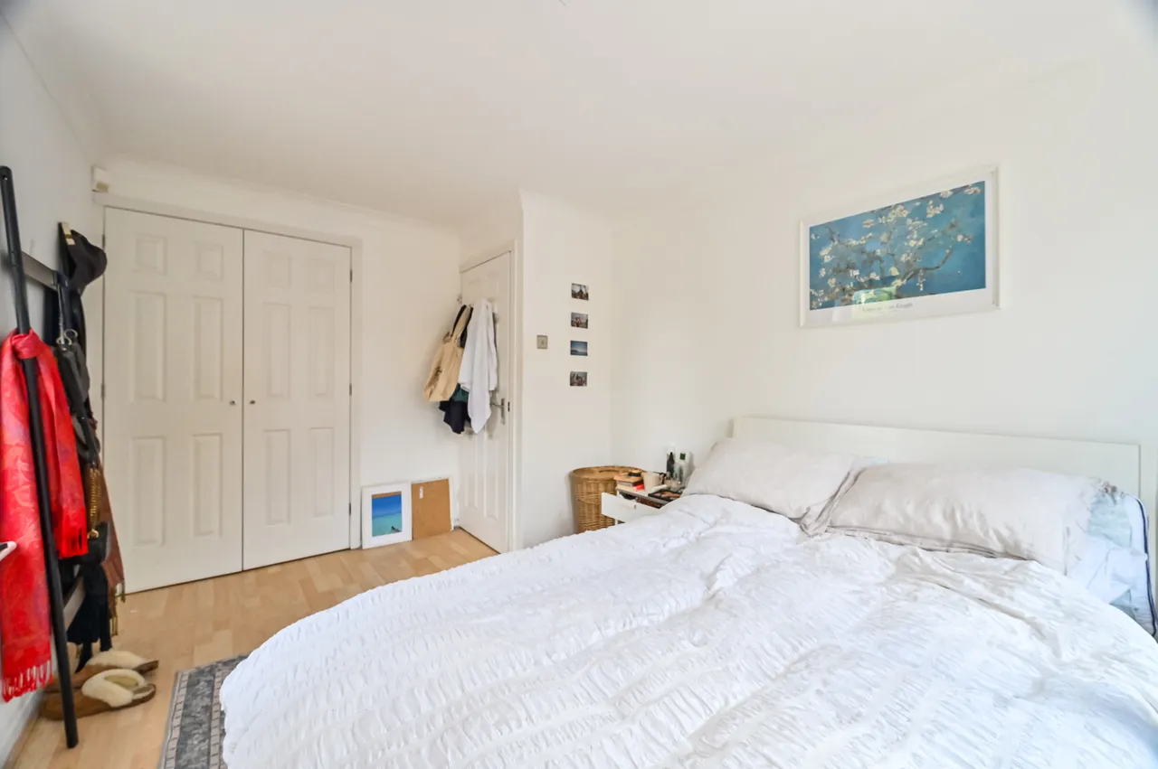 London, E1W, photo 7