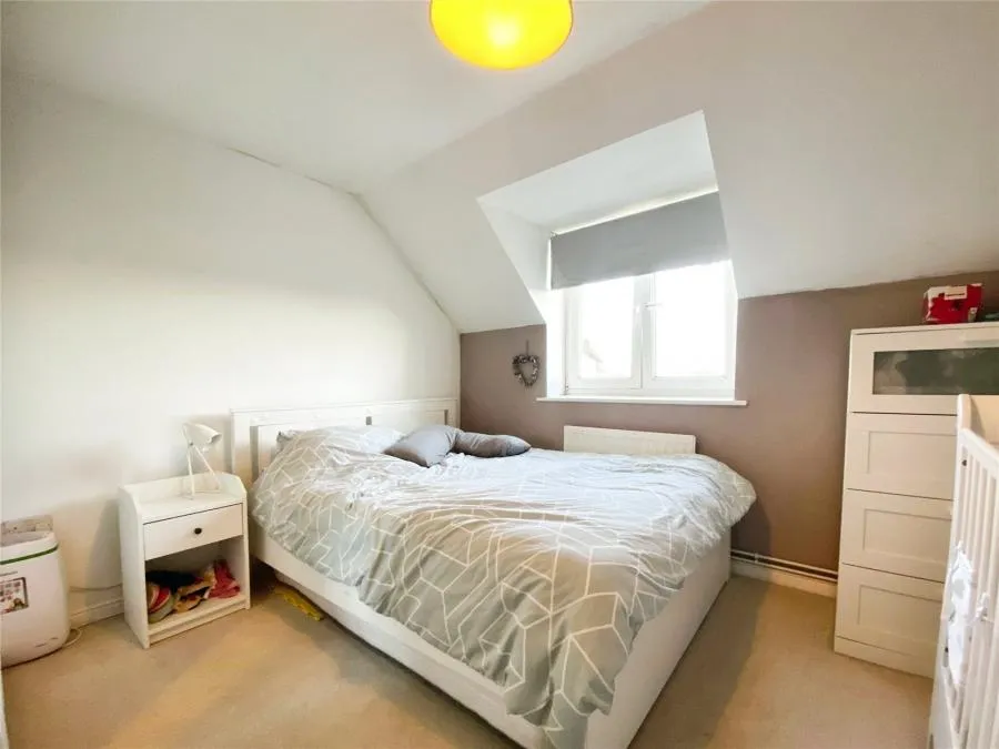 Old Dairy Close, Fleet, GU51, photo 3
