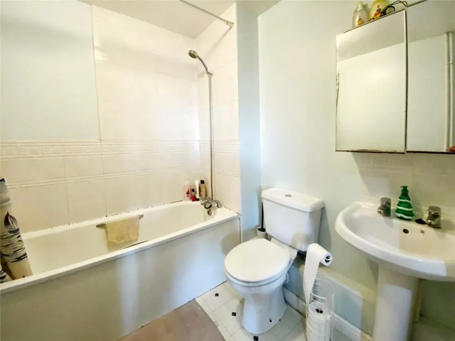 Old Dairy Close, Fleet, GU51, photo 6