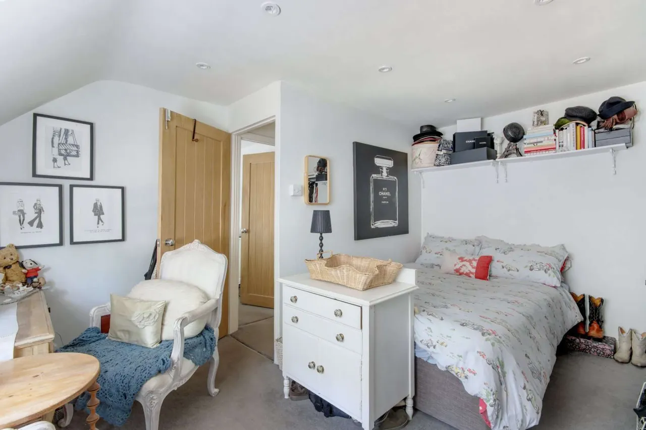 Bank Lane, Hildenborough, Tonbridge, Kent, TN11 8NR, photo 9