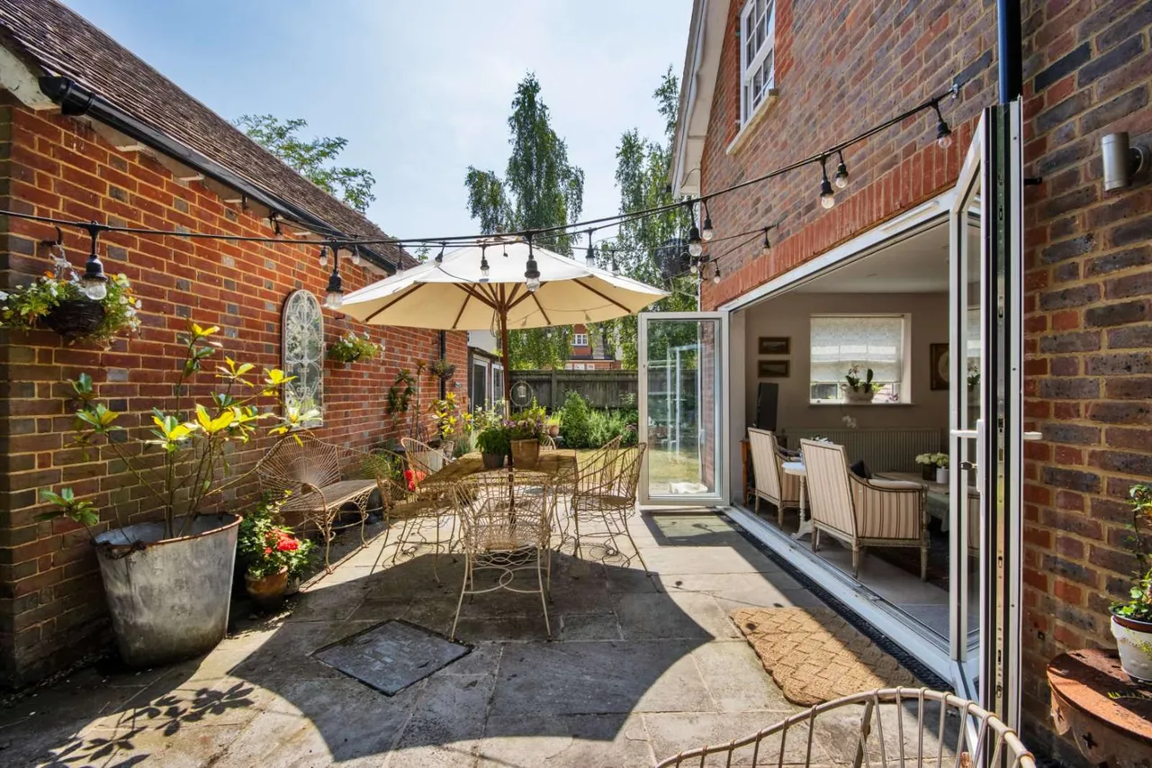 Bank Lane, Hildenborough, Tonbridge, Kent, TN11 8NR, photo 6