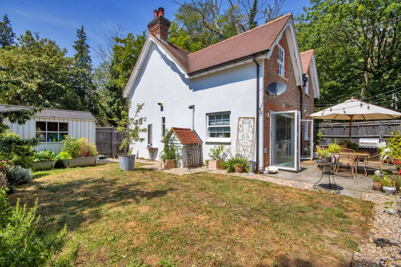 Bank Lane, Hildenborough, Tonbridge, Kent, TN11 8NR, photo 7