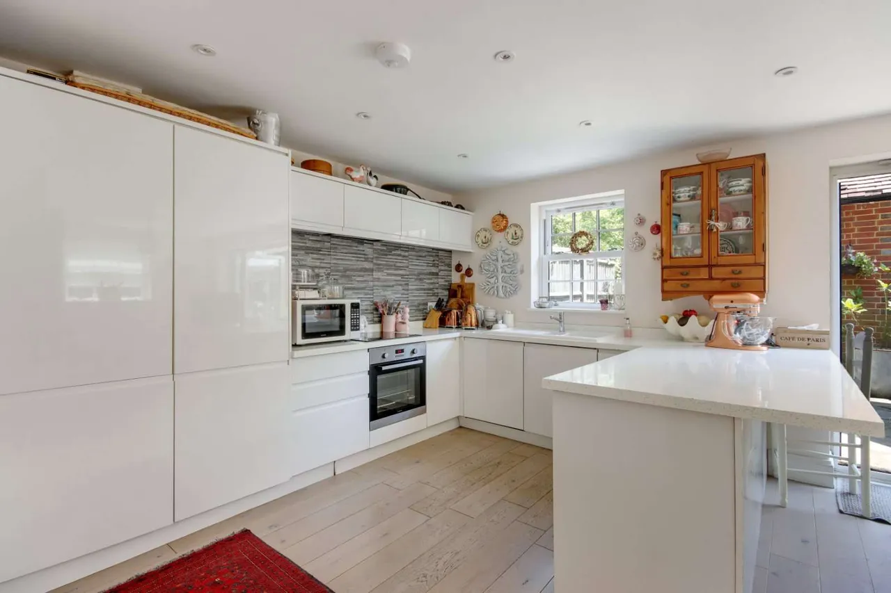 Bank Lane, Hildenborough, Tonbridge, Kent, TN11 8NR, photo 5
