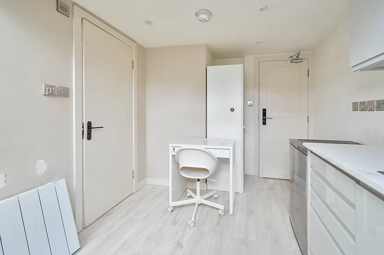Studio 5, 68 Villiers Road, Kingston upon Thames, photo 3