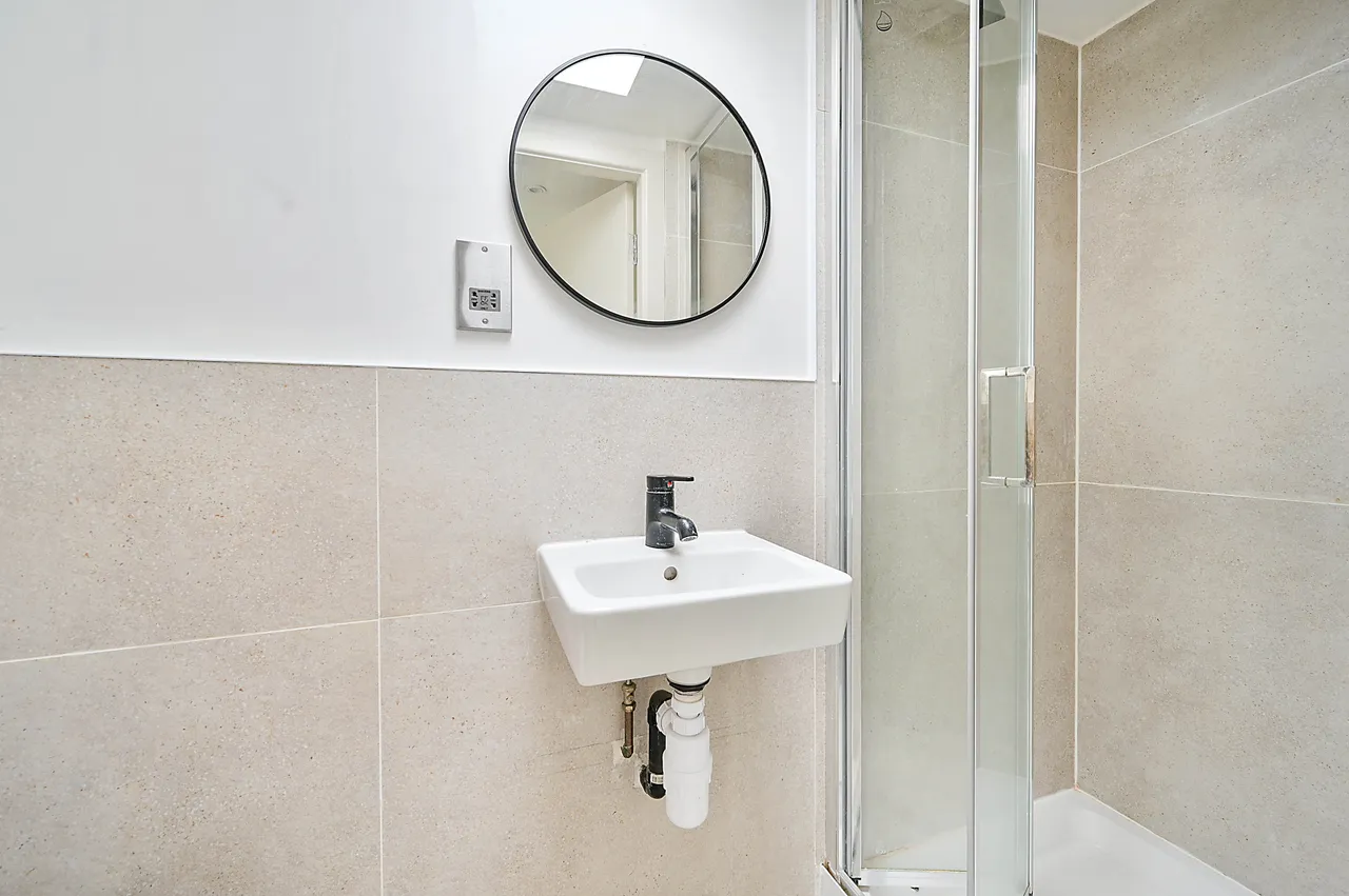 Studio 5, 68 Villiers Road, Kingston upon Thames, photo 5