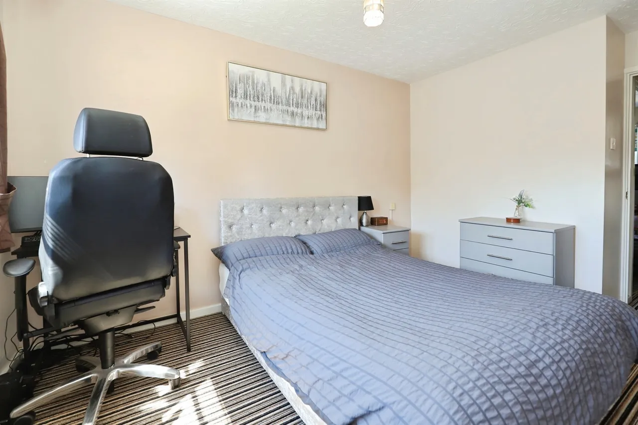 Julie Croft, Bilston, WV14, photo 9